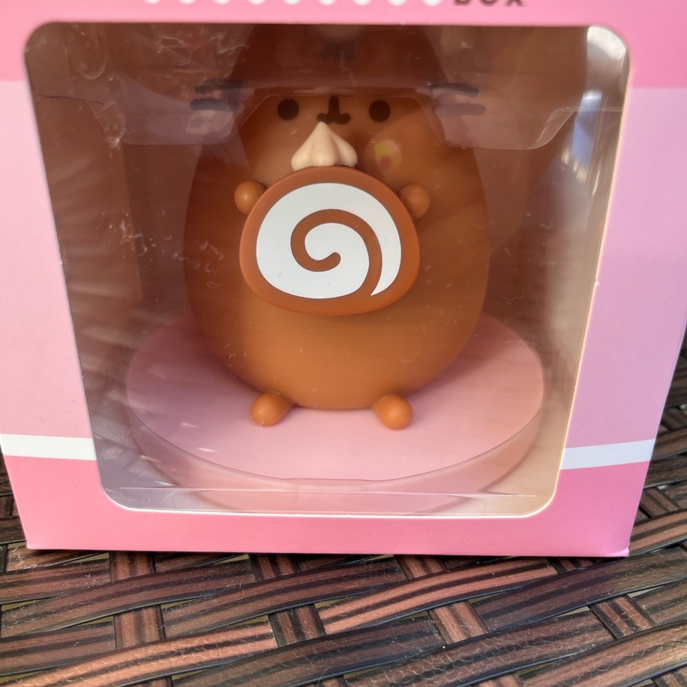 NWT Pusheen Pink and Brown Chocolate Vinyl Figure - Picture 3 of 7